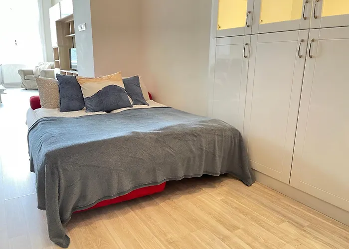 Spacious Riverside Residency - Magnificent View