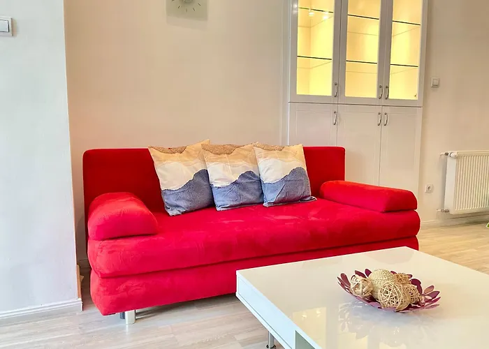 Spacious Riverside Residency - Magnificent View