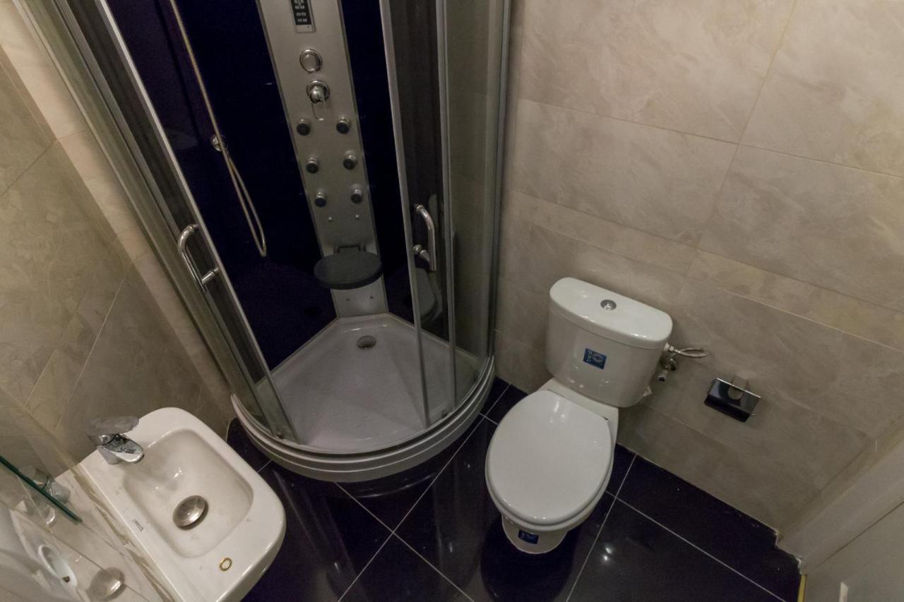 Spacious Riverside Residency - Magnificent View Apartman *
