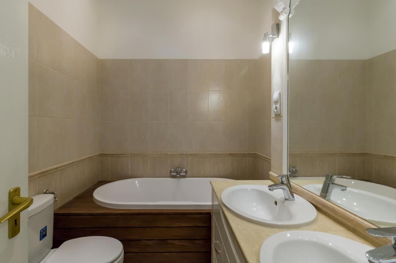 Апартаменты Spacious Riverside Residency - Magnificent View *